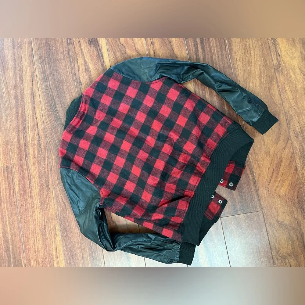 EUC Forever 21 Women’s small red black buffalo plaid bomber jacket faux leather - Picture 10 of 12